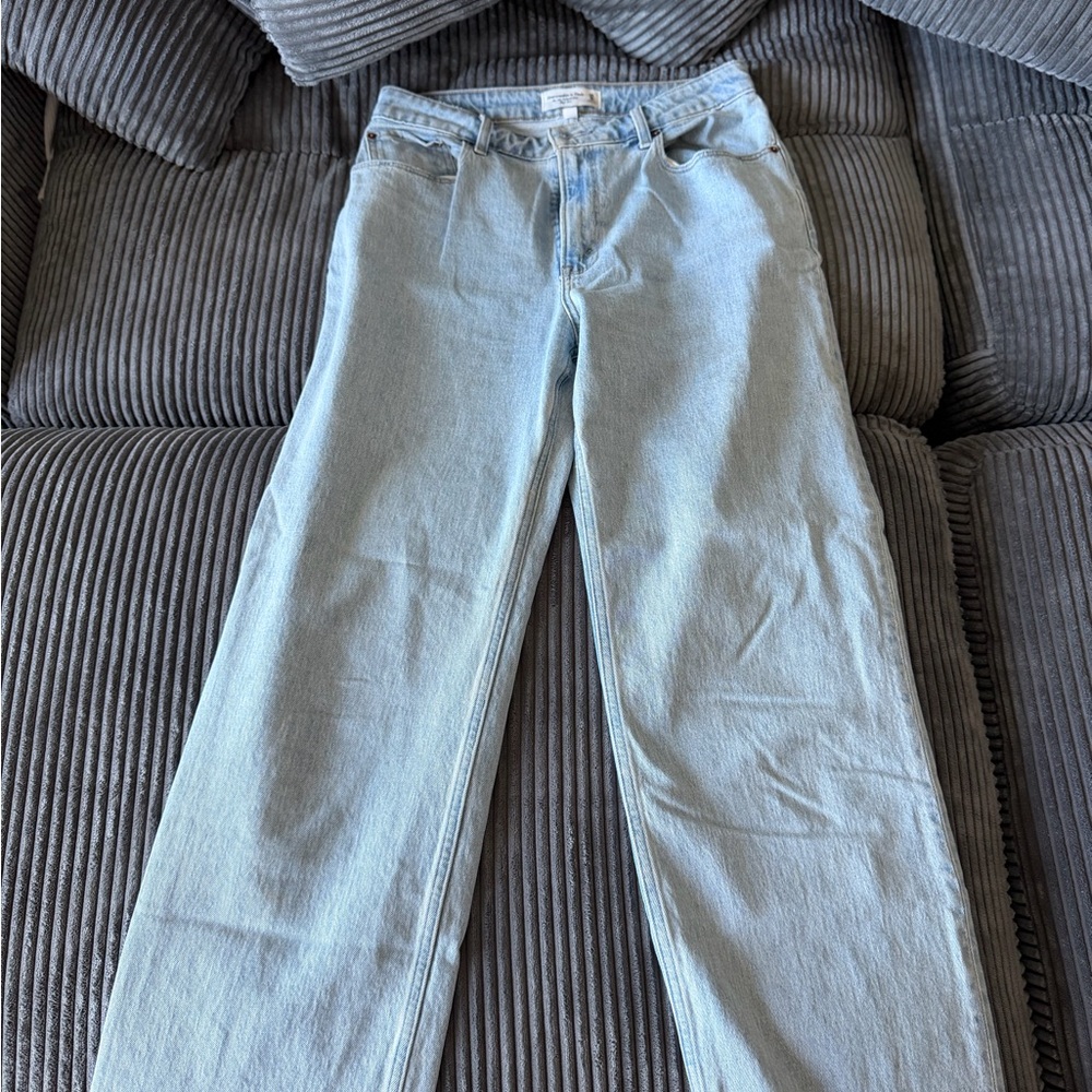Abercrombie & Fitch Light Blue High-Rise Relaxed Jeans curve love